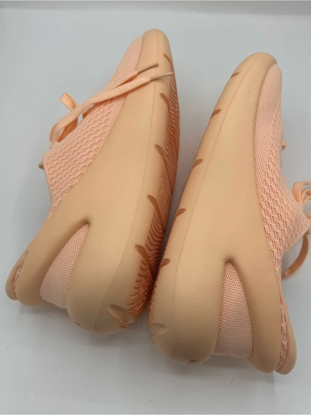 NEW KIZIK unisex roamer sneaker shoes in melon tennis shoes walking running 11